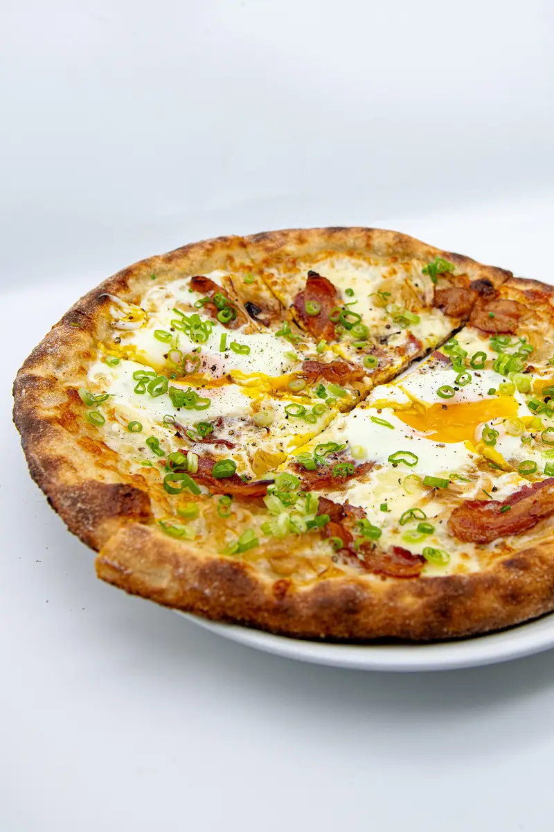 Bacon, egg & cheese pizza